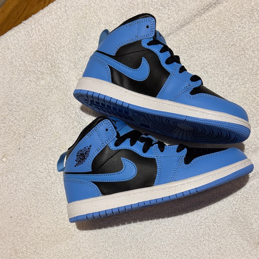 NWOT Nike Air Jordan 1 Retro High Sneakers